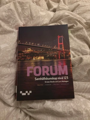 FORUM Samhällskunskap nivå 123 - Endast använd en termin så är i fint skick 