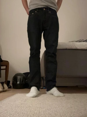 Acne jeans - Acne studios jeans | Storlek - W30 L32 (dom är avklippta så har blivit kortare, be om mått) | Skick 9/10 | Modellen är 170 cm | Hör av dig vid minsta fråga //CDL