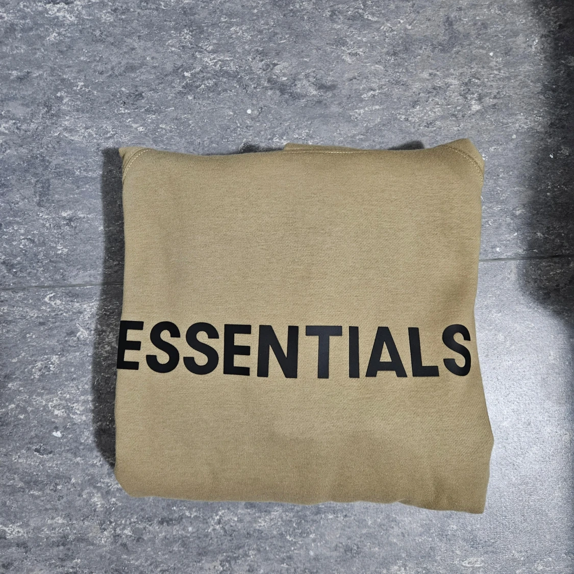 Priset diskuteras Beige hoodie från Essentials - 2