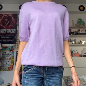 3/4 ull tröja - Söt ljuslila tröja i ren ull från Woolmark. Knappt använd men vintage.