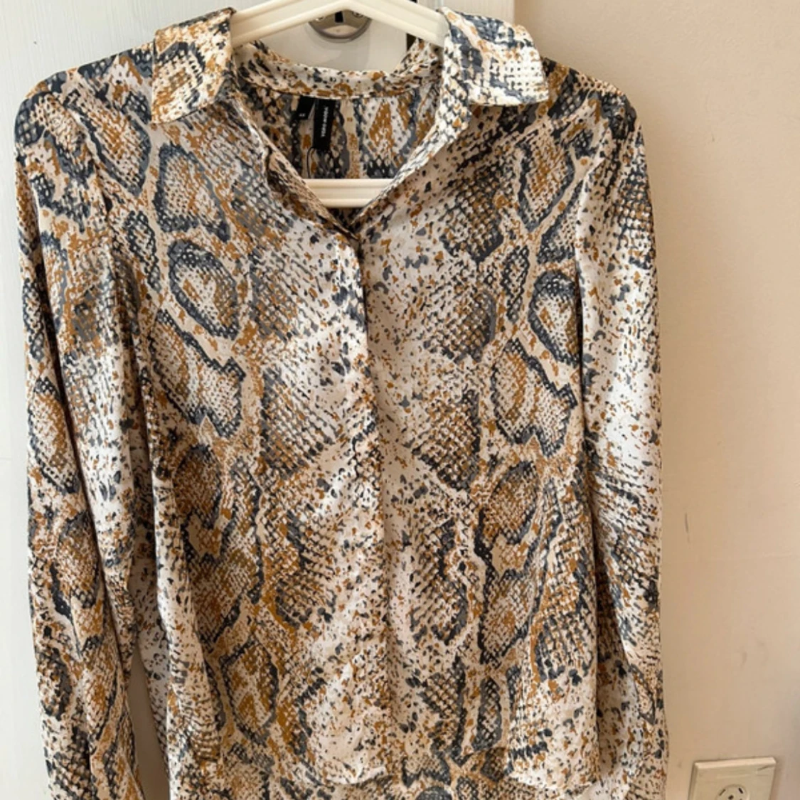 Ormmönstrad skjorta från Zara