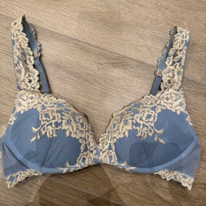 Intimissmi BH Blå - Säljer min blåa intimissmi bh då den är för stor, fint skick och färgen finns ej kvar på hemsidan💙