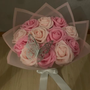 rosbukett - säljer denna rosbukett, handgjord samt helt ny! pris: 200kr ❤️