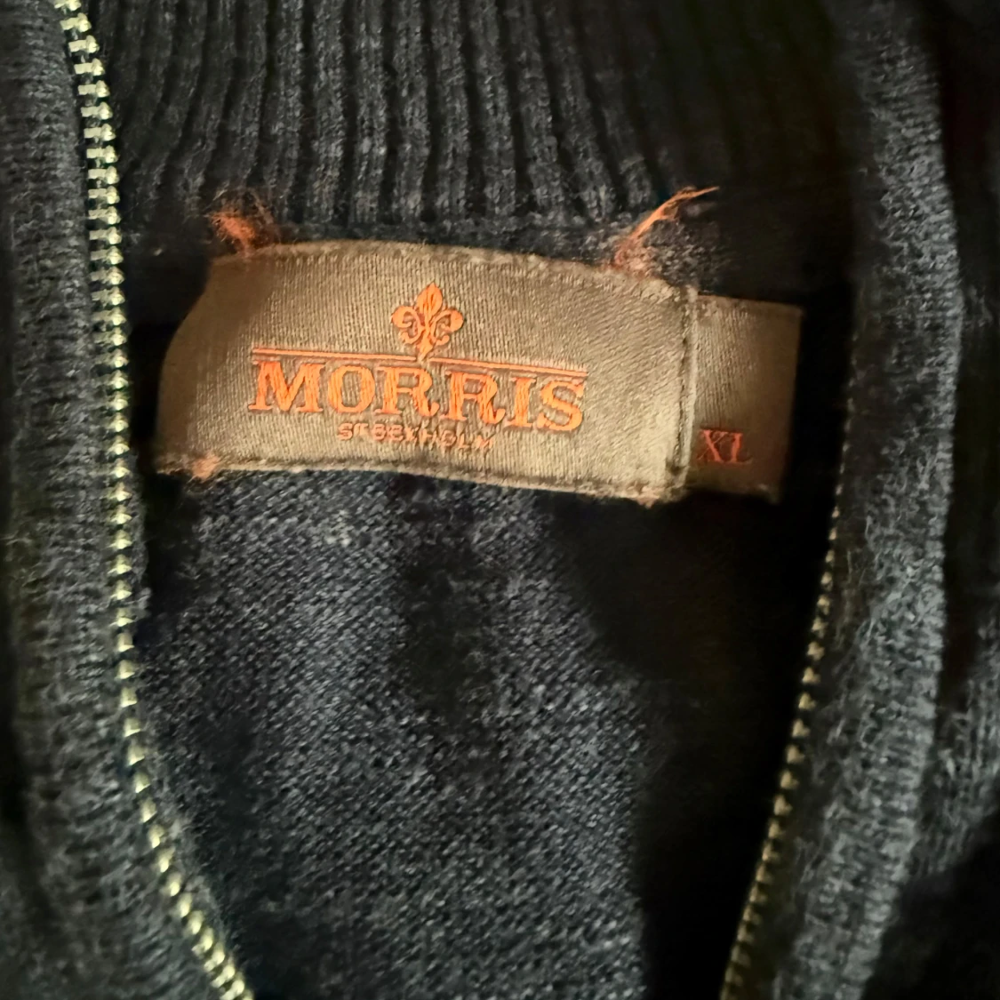 Mörkblå stickad half zip från Morris - 2