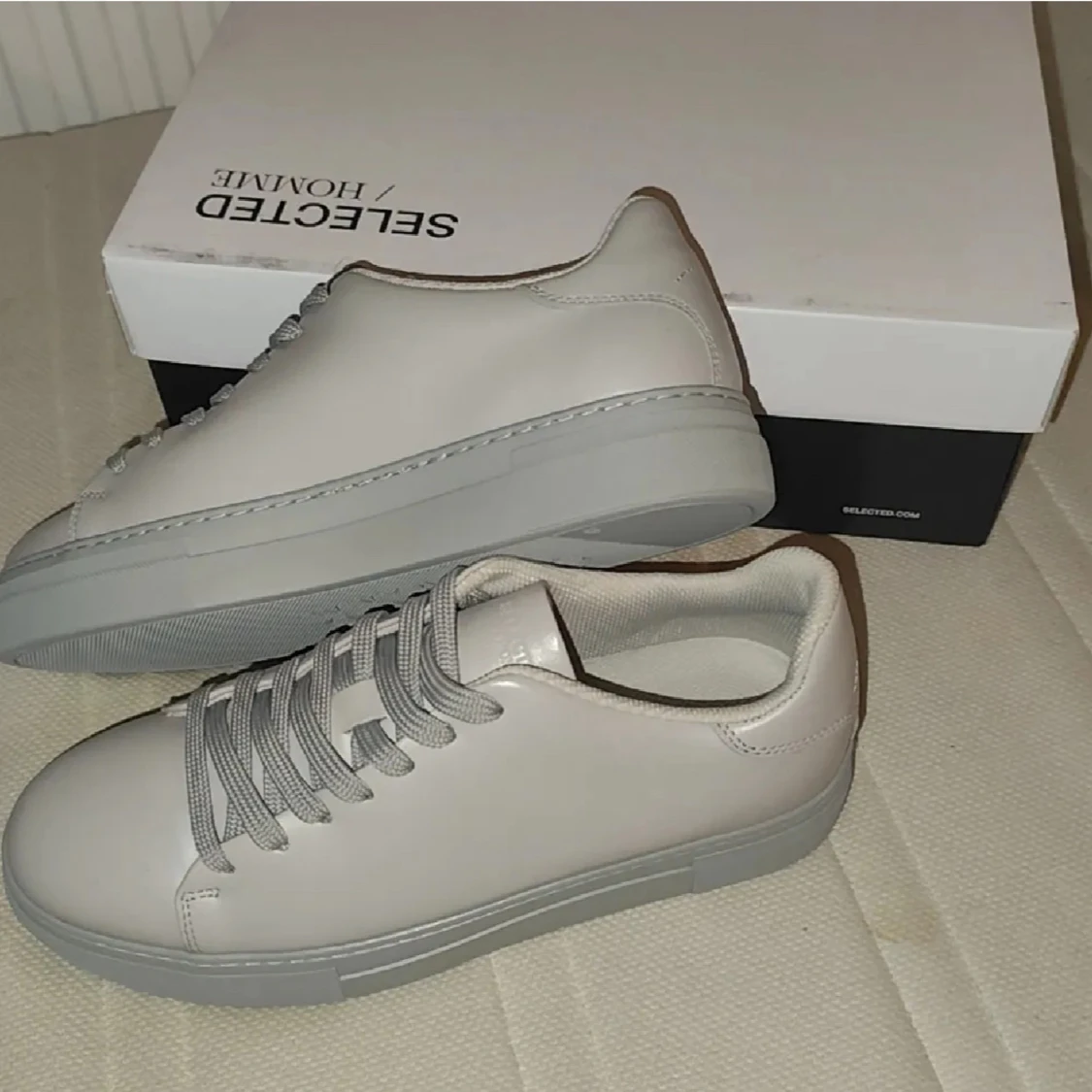 Chunky grå sneakers från Selected Homme