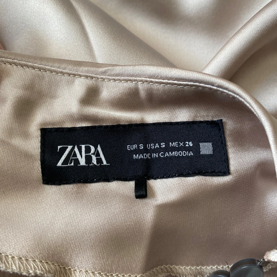 Champagnefärgad långklänning från Zara - 3