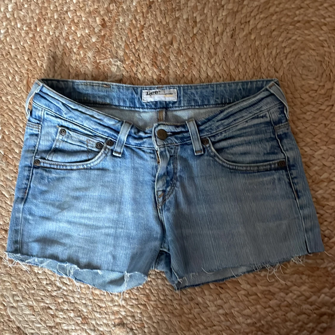 Lågmidjade jeansshorts från Lee - 1