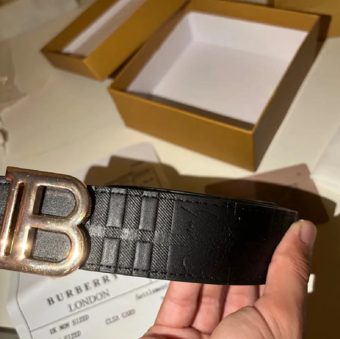 Burberry bälte med guldspänne - 4