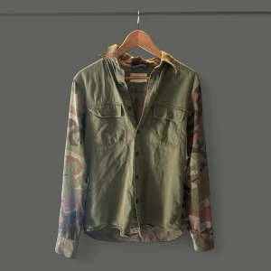 Ralph lauren field overshirt - Riktigt snygg vintage field overshirt från Ralph lauren. Storlek S. Ny skick. Skriv om ni har frågor eller prisförslag🙌🏽