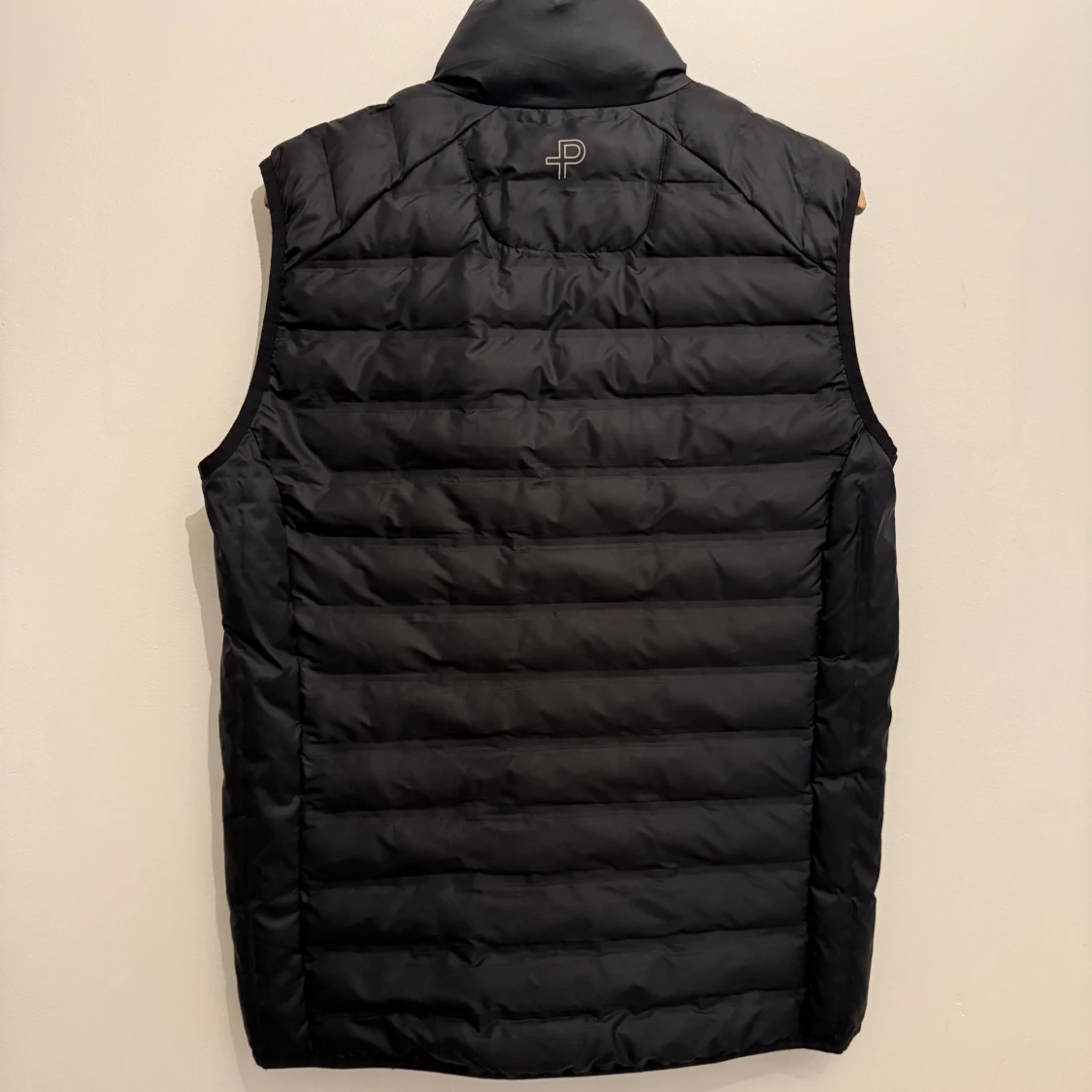 Svart dunväst från Pelle P - 1