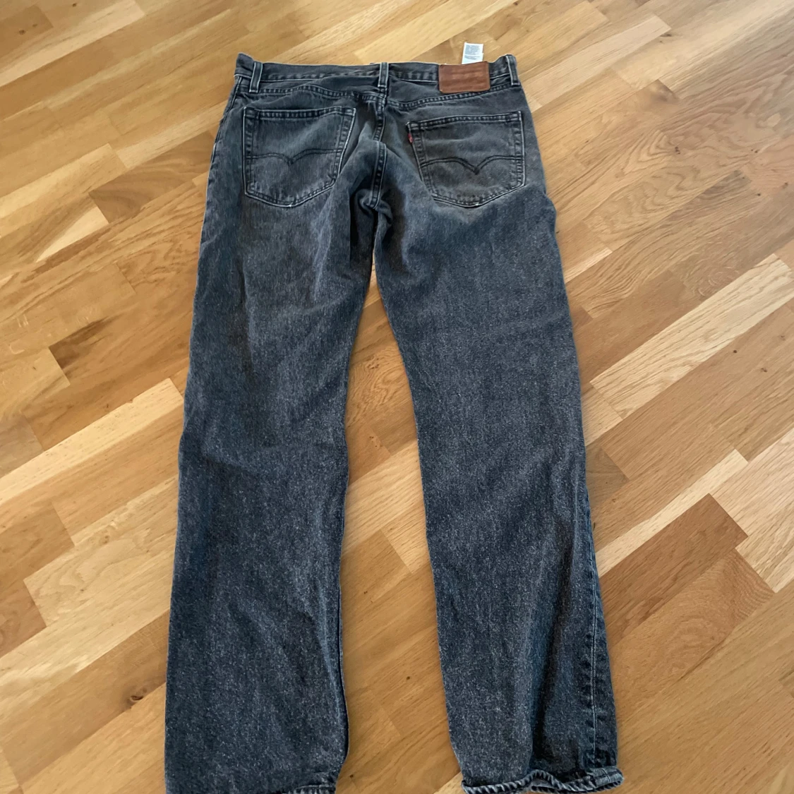 Levi's 522 svarta jeans W32 L34 - 1