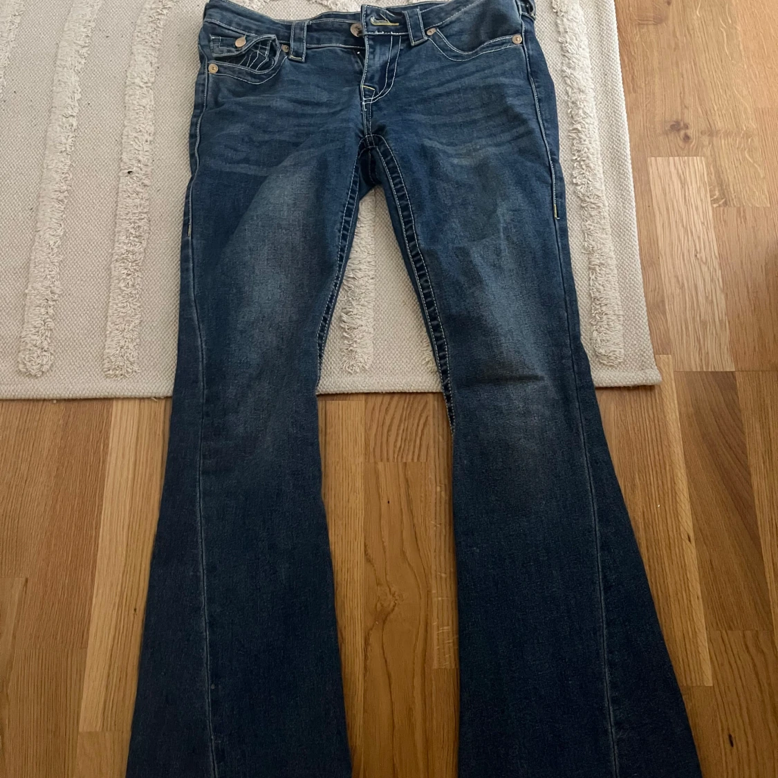True religion blå bootcut jeans med broderade fickor - 2