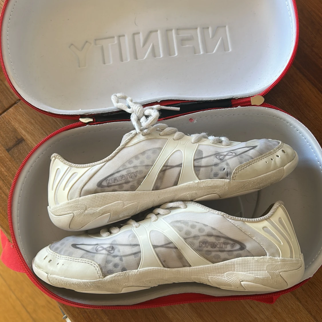 Nfinity Vengeance vita sneakers strl 7 - 1