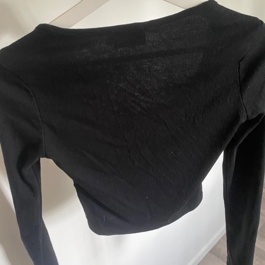 Svart ribbad topp med snörning NA-KD - 1