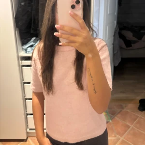 Stickad tröja  - Använd fåtal gånger, storlek xxs men sitter som xs