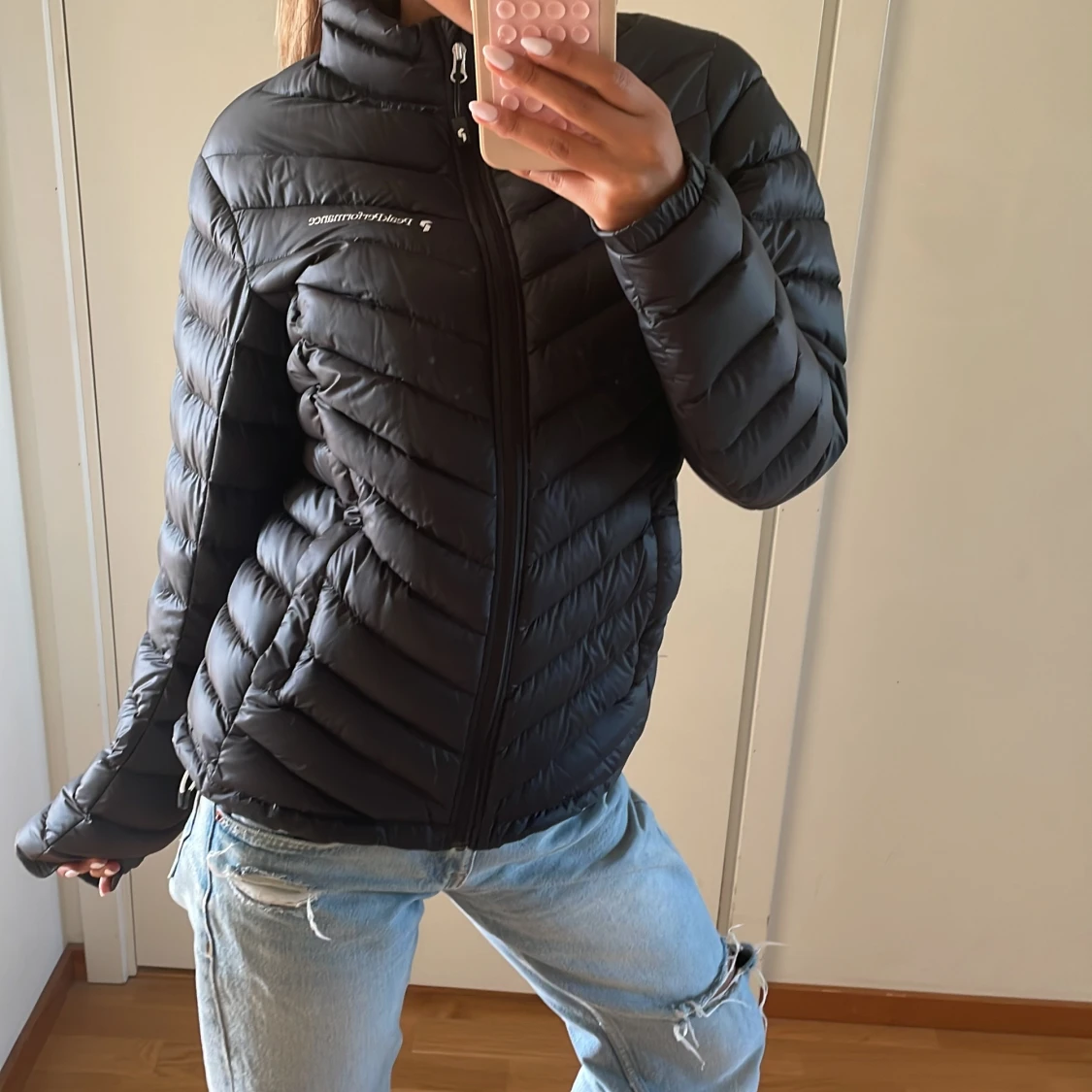 Svart pufferjacka Peak Performance  - 1