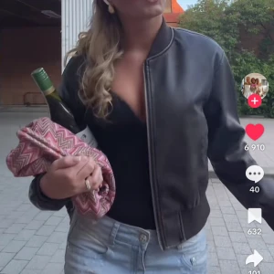 Skinjacka - Super fin endast använd 1 gång