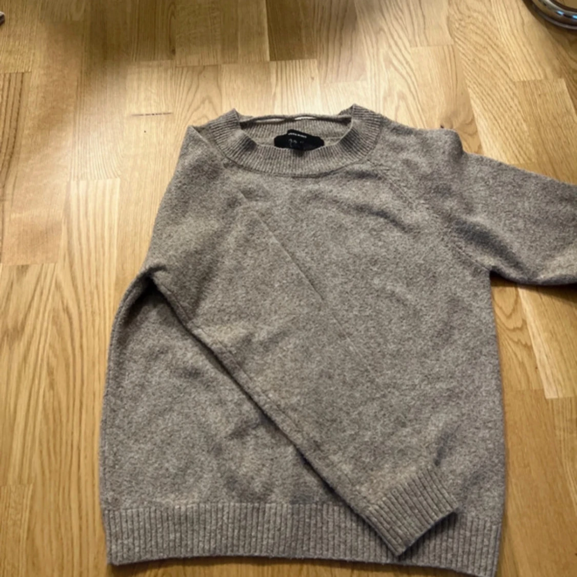 Grå stickad tröja från Vero Moda - 1