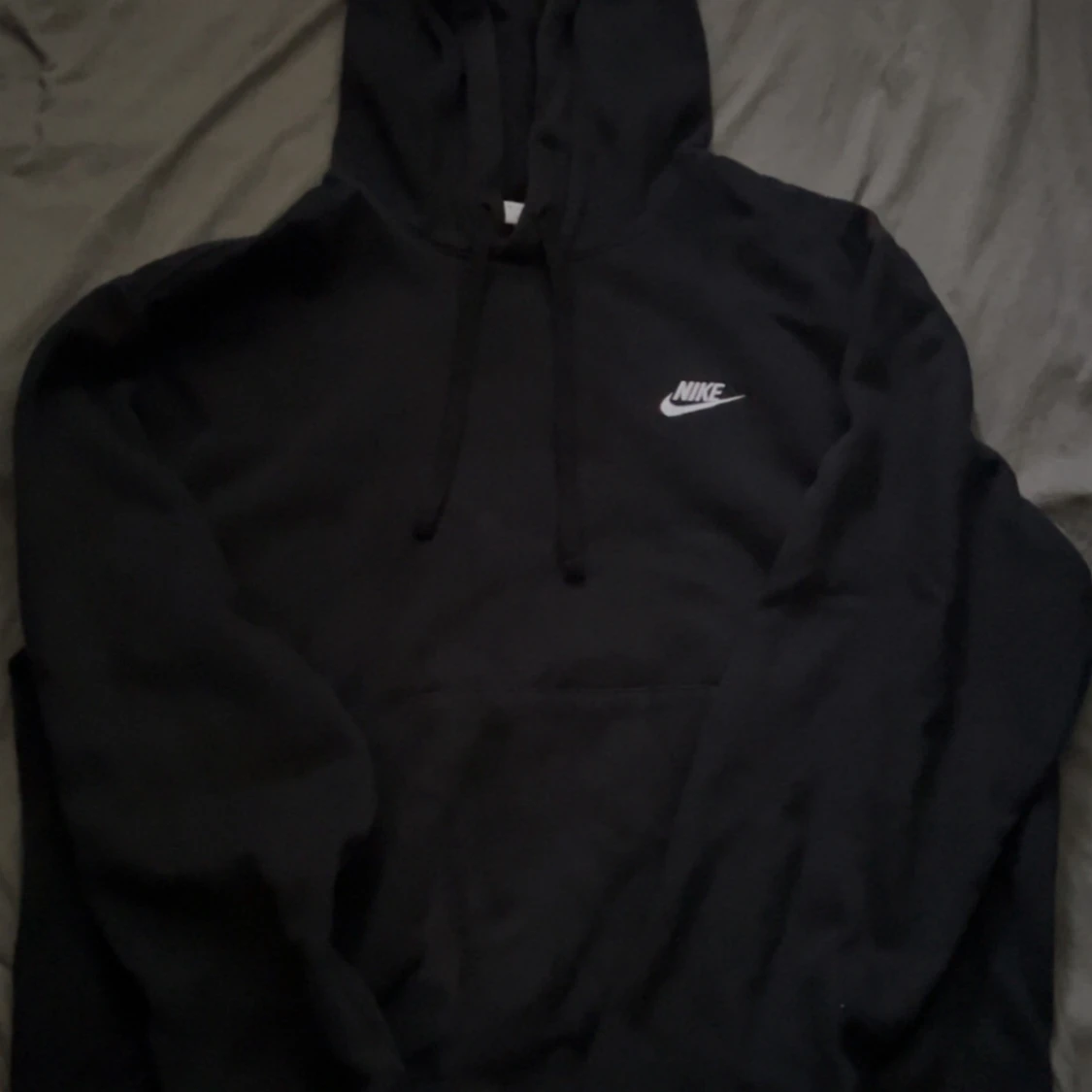 Svart Nike hoodie med broderad logo