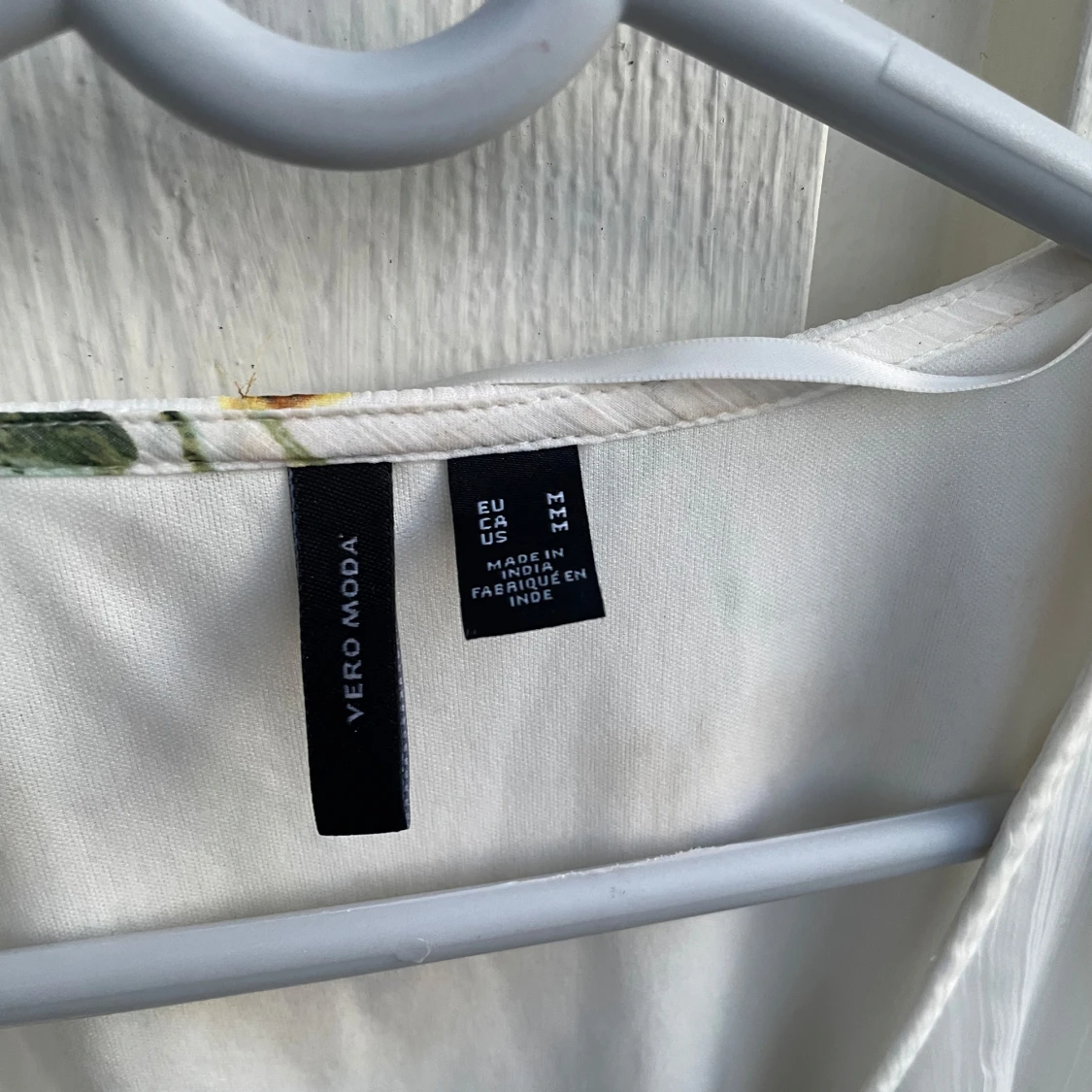 Vit blommig omlottklänning Vero Moda - 2