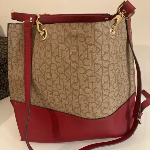 Calvin Klein 150 Kr  - Använd två gånger köpte dyrt. Inga konstigheter alls 