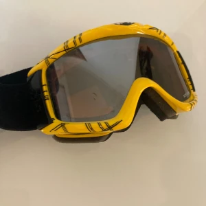 Skidglasögon Barn 50 Kr - Fin skick använd en gång nypris 450 Kr 