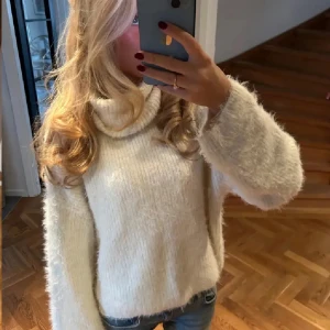 Stickad polotröja - Jättemysig och söt polotröja, passar perfekt till hösten💓💓💓