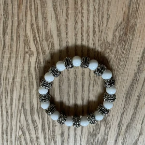 Chrome Hearts armband - Armband från chrome hearts utan några skador eller likande. Går att ändra storlek genom att klippa bort bandet och ta bort några kulor. 
