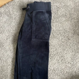 Mörkblå juicybyxor - Mörkblåa juciy mjukis, skriv för bilder på! 