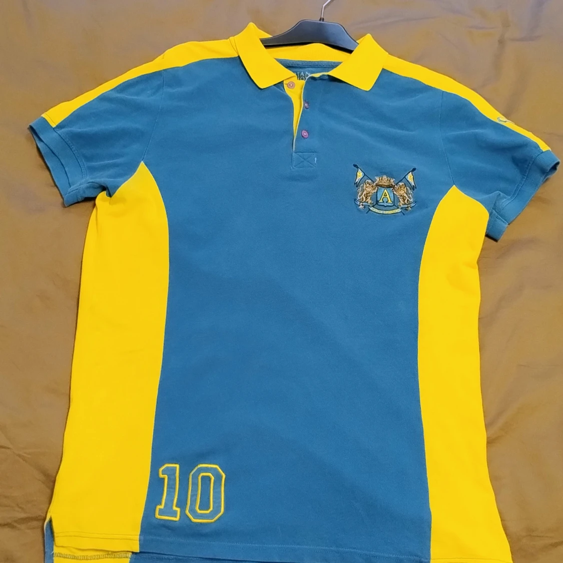 Blå och gul pikétröja Sweden nr 10