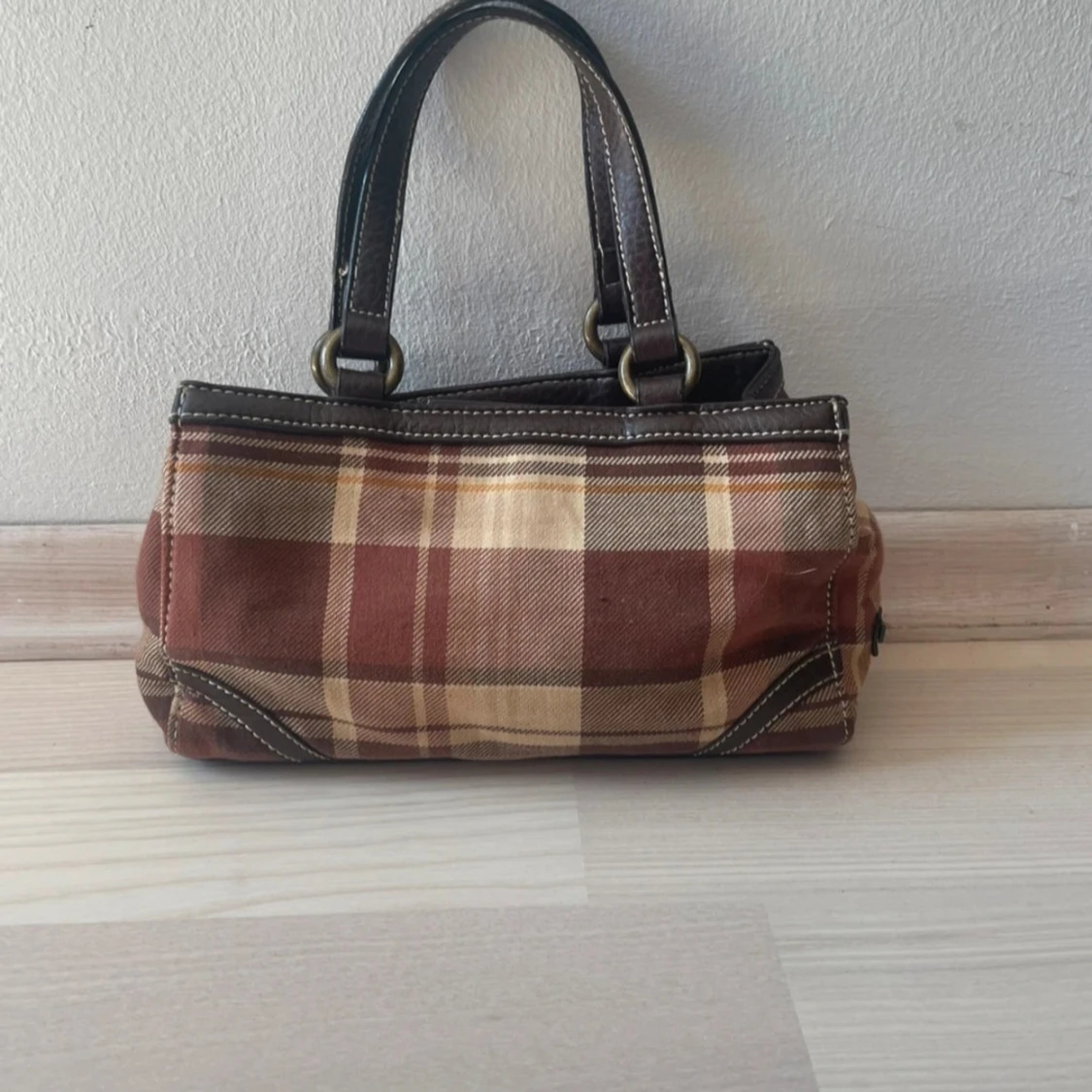 Rutig handväska från Tommy Hilfiger - 1