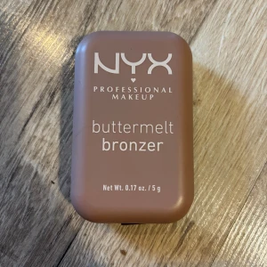 Nyx buttermelt bronzer - All buttad up - Helt ny köpte för nån dag sen men när jag kom hem insåg jag att jag tog helt fel färg! 