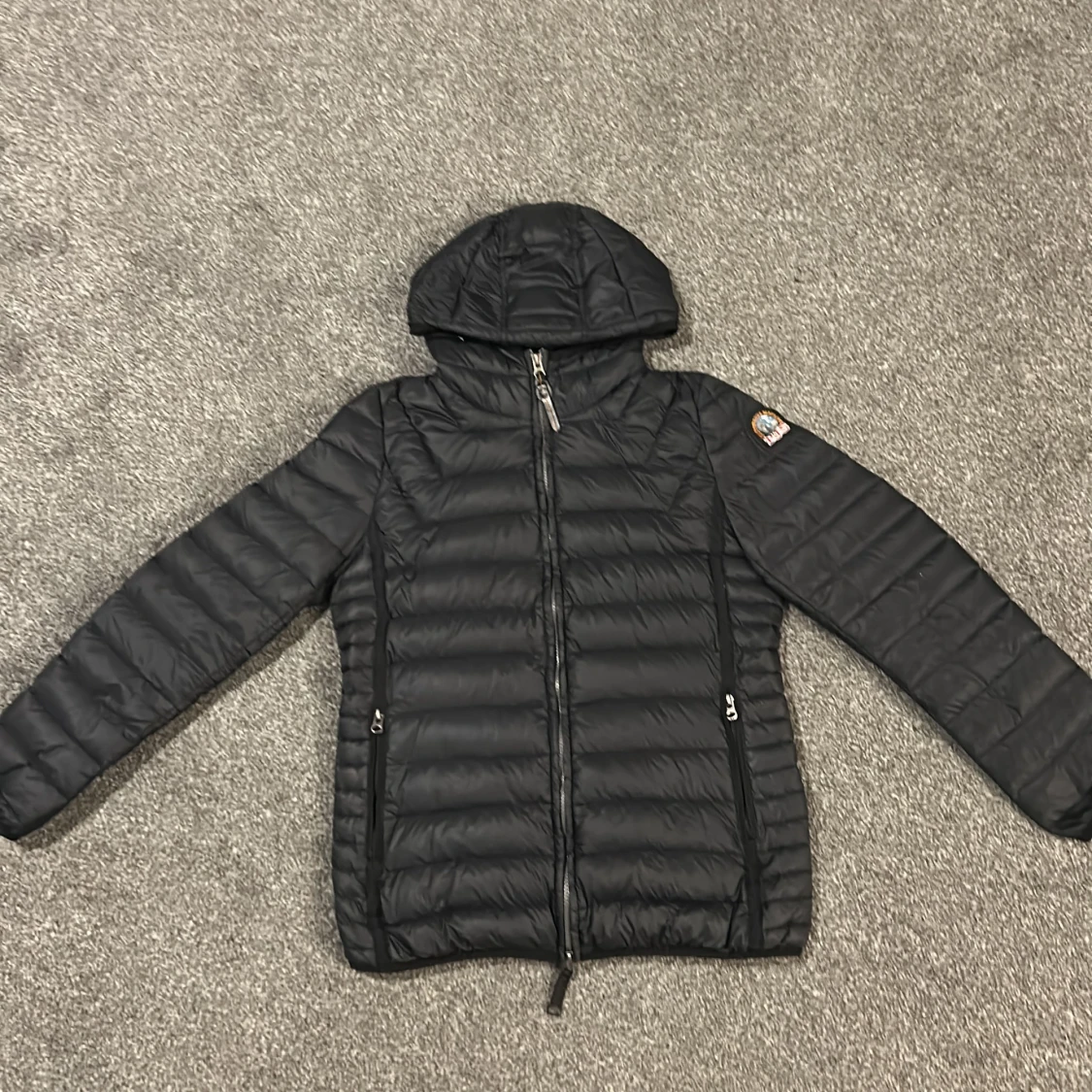 Svart dunjacka från Parajumpers L