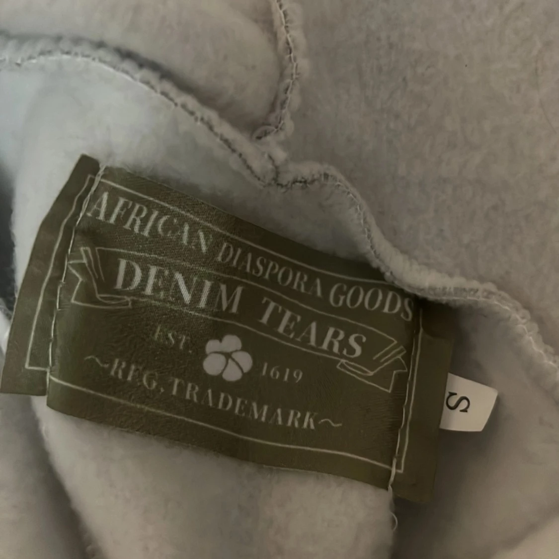 Grå hoodie från Denim Tears med tryck - 90