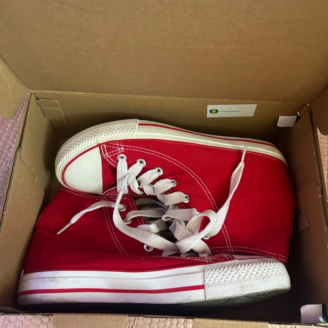 Röda höga sneakers med vit sula - 1