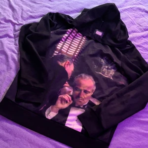 Philip Plein Scarface Hoodie - Storlek S/M, riktig fet Philipp plein står ”the godfather” lite snygg långt ner på ryggen.