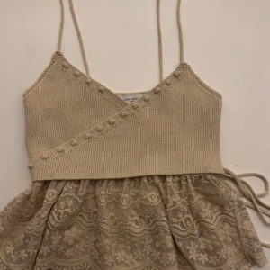  topp från zara -  gullig topp från zara köpte på vinted