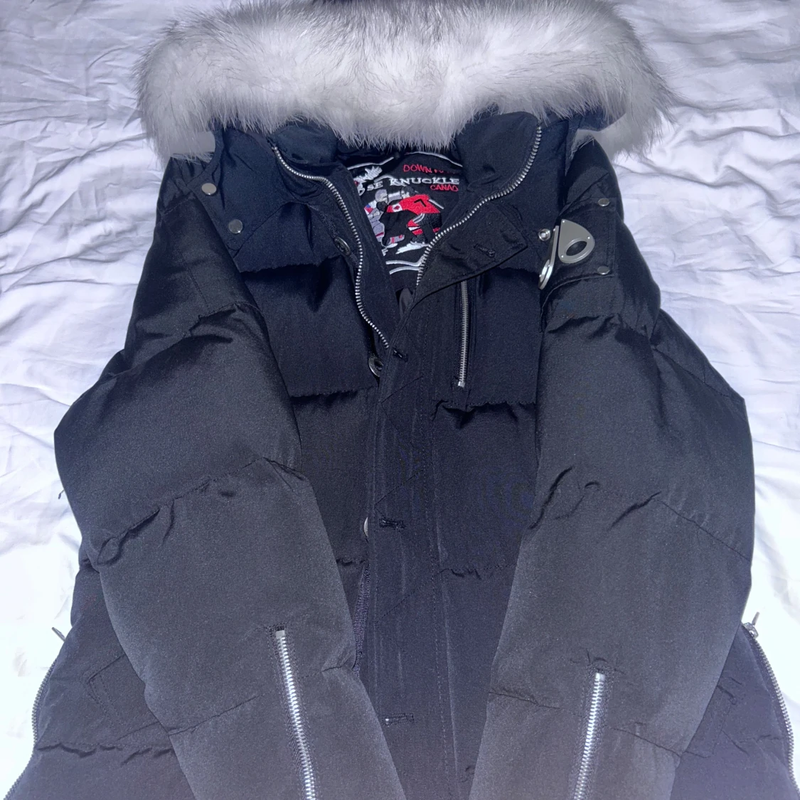 Svart Moose Knuckles dunjacka med pälskrage - 4