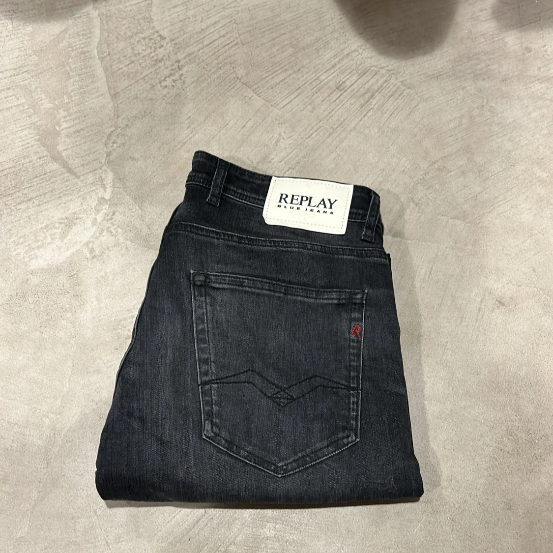 Replay Grover svarta jeans straight fit