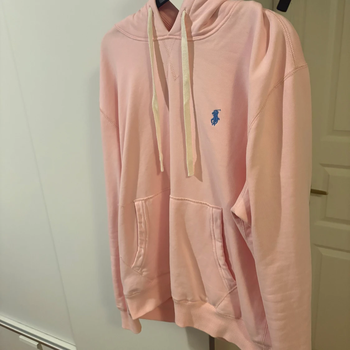 Ljusrosa hoodie från Polo Ralph Lauren - 2