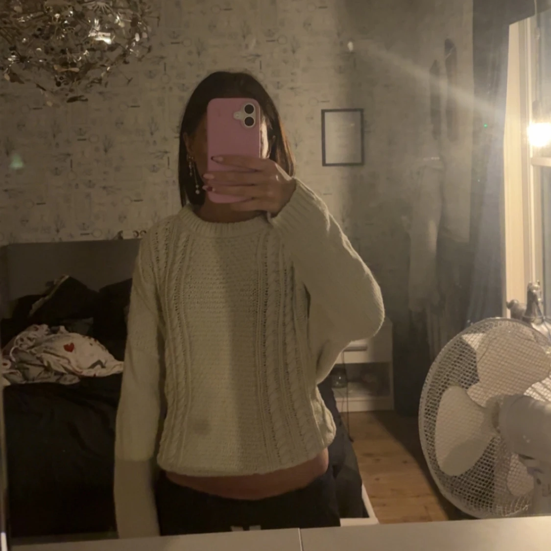 Beige stickad tröja med mönster