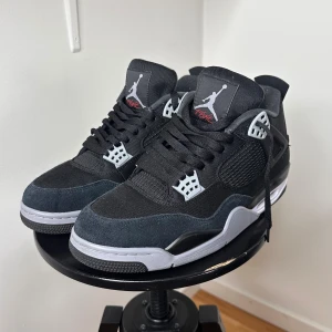 Nike Air Jordan 4 Retro Black/Gray - Storlek - 45.