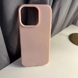 Mobilskal iPhone 16 PRO - Oanvänt ljusrosa mobilskal för iPhone 16 PRO.