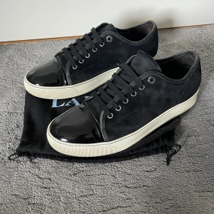 Lanvin skor - Tja! Säljer nu dessa extremt snygga lanvinsen! Skorna är i fint skick! Skorna är i storlek 6-40/41! Medföljer lanvin påse vid köp!