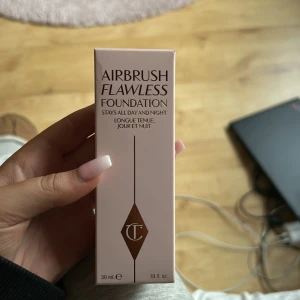 Charlotte Tilbury Airbrush Flawless Foundation - Airbrush Flawless Foundation från Charlotte Tilbury i färgen 4 Neutral. Nypris 649.