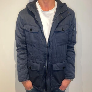 Tom Tailor Jacka - Extremt snygg jacka ifrån Tom Tailor perfekt för vinter och höst | Strl - M | Skick - 10/10 | Nypris - ca 2000kr | Vid minsta lilla fundering är det bara att skriva!