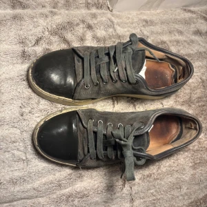 Lanvin skor - Hej säljer dessa lavins i Strlk 39-40