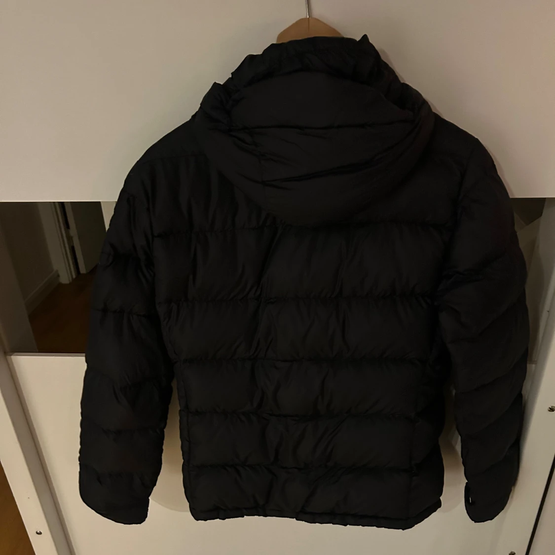 Svart Peak Performance pufferjacka S - 1