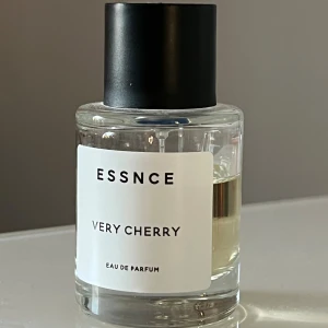 ESSNCE Very Cherry Eau de Parfum - Använd enligt bild 