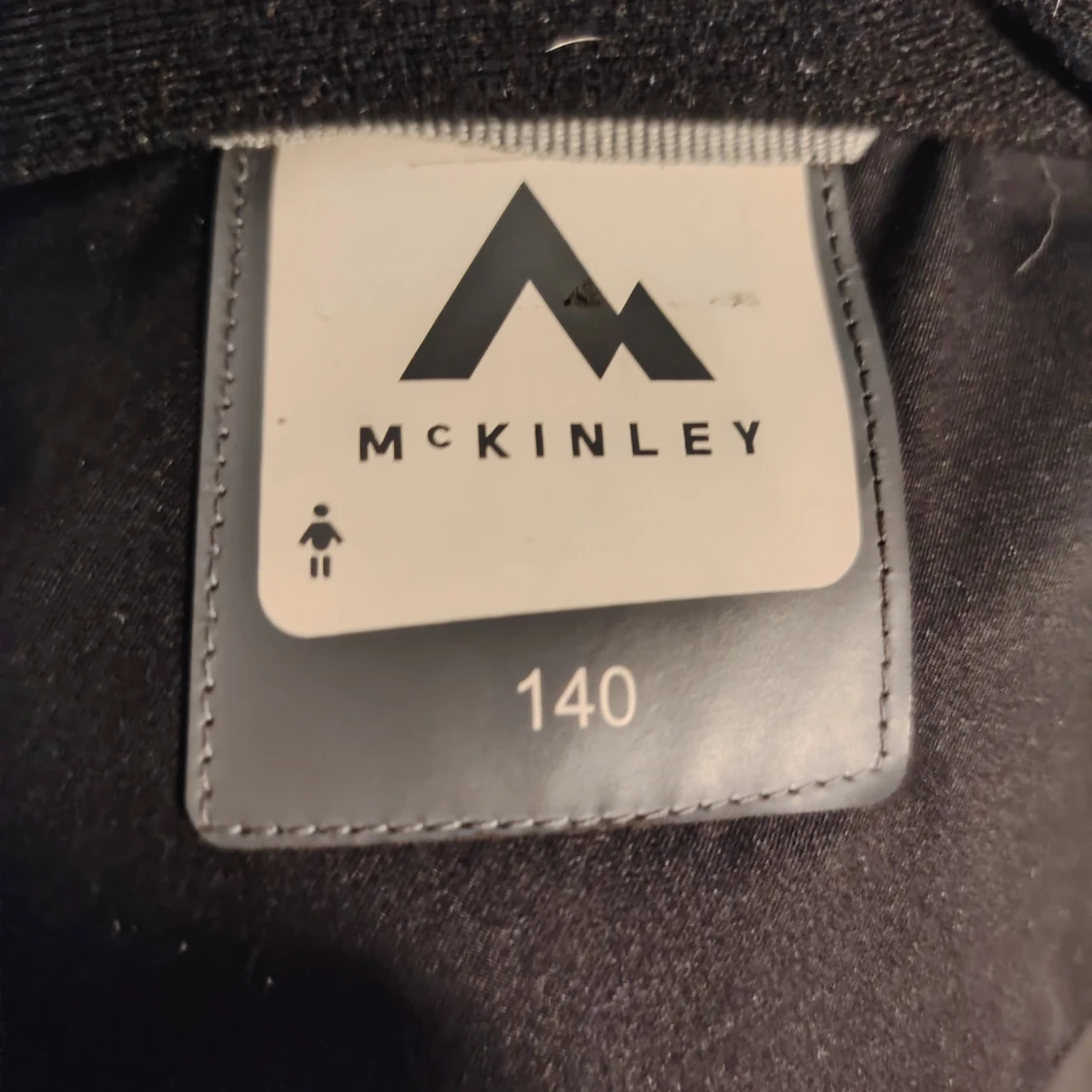 McKinley Svart Vinterjacka med Luva 140 - 3